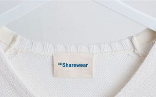 O ShareWear tem como objetivo reduzir o desperdício têxtil, fazendo com que as pessoas repassem aquelas peças que não saem mais do guarda-roupa (Divulgação/ShareWear).