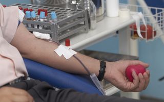 Todo sangue doado, independente da orientação sexual da pessoa, passa por rigorosos testes clínicos antes de ser utilizado nos pacientes.