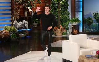 O ator Zac Efron mais uma vez fez a alegria da plateia do "The Ellen DeGeneres Show" (Reprodução).