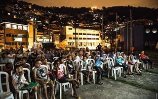 Arte e Cultura - Conheça o projeto que está levando cinema para as periferias do Rio de Janeiro