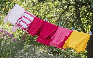 comportamento-cientistas-criam-fórmula-para-limpar-roupas-com-luz-solar