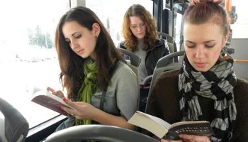 inspiração-conheça-iniciativa-de-cidade-romena-para-que-leitores-não-paguem-passagem-de-ônibus
