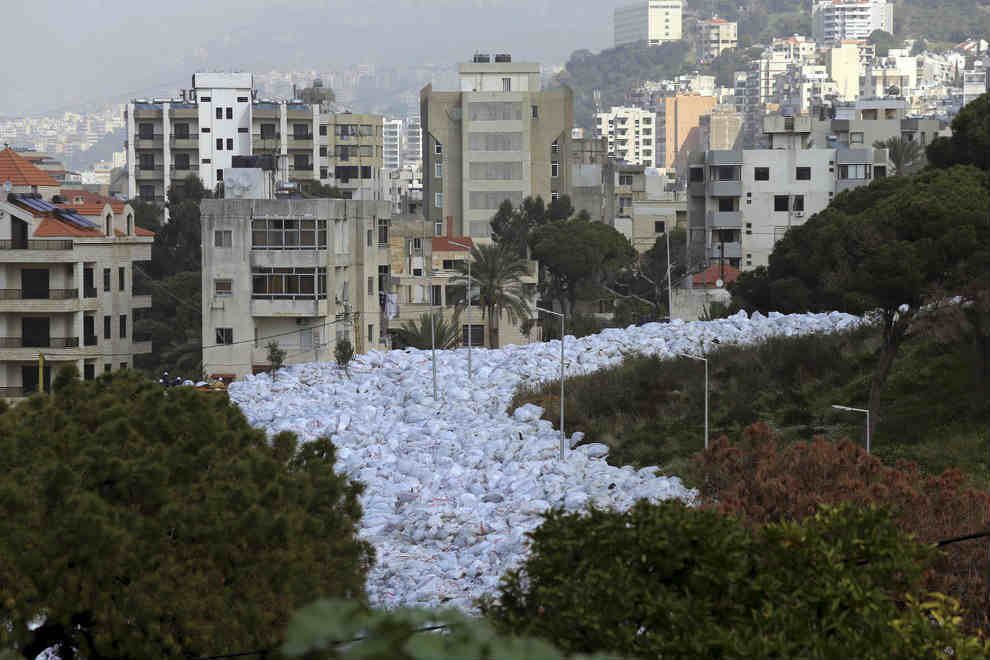 2Rio de lixo ameaça população do Líbano